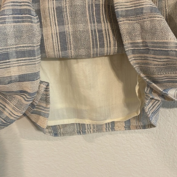 Andree By Unit Women’s Cropped Off Shoulder Top Large Blue Cream Chambray Cotton - Picture 4 of 11